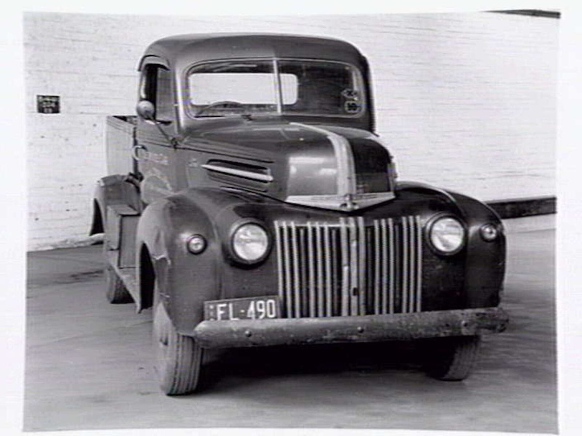 Service trucks belonging to Commercial Steels and Forge Co., North Melbourne (1946?)