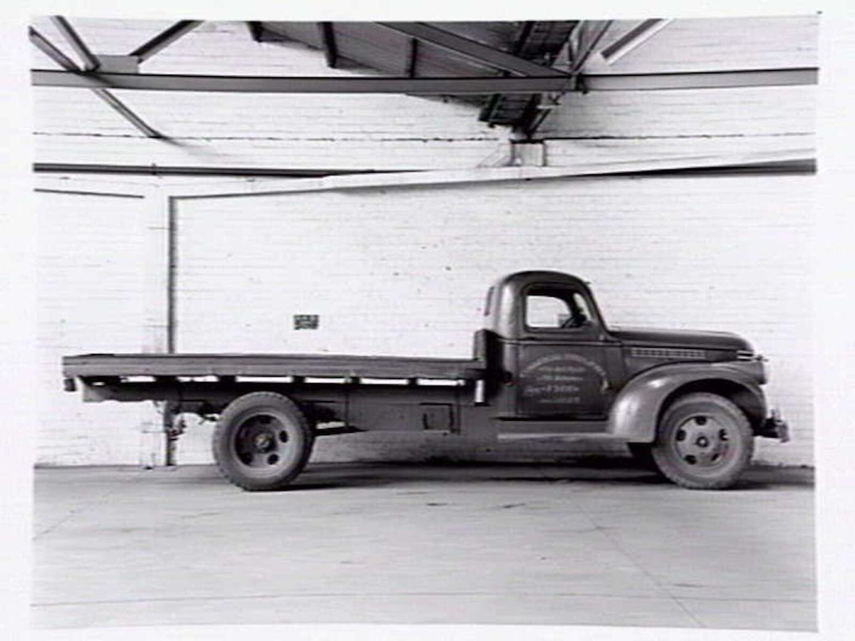 Service trucks belonging to Commercial Steels and Forge Co., North Melbourne (c. 1946)