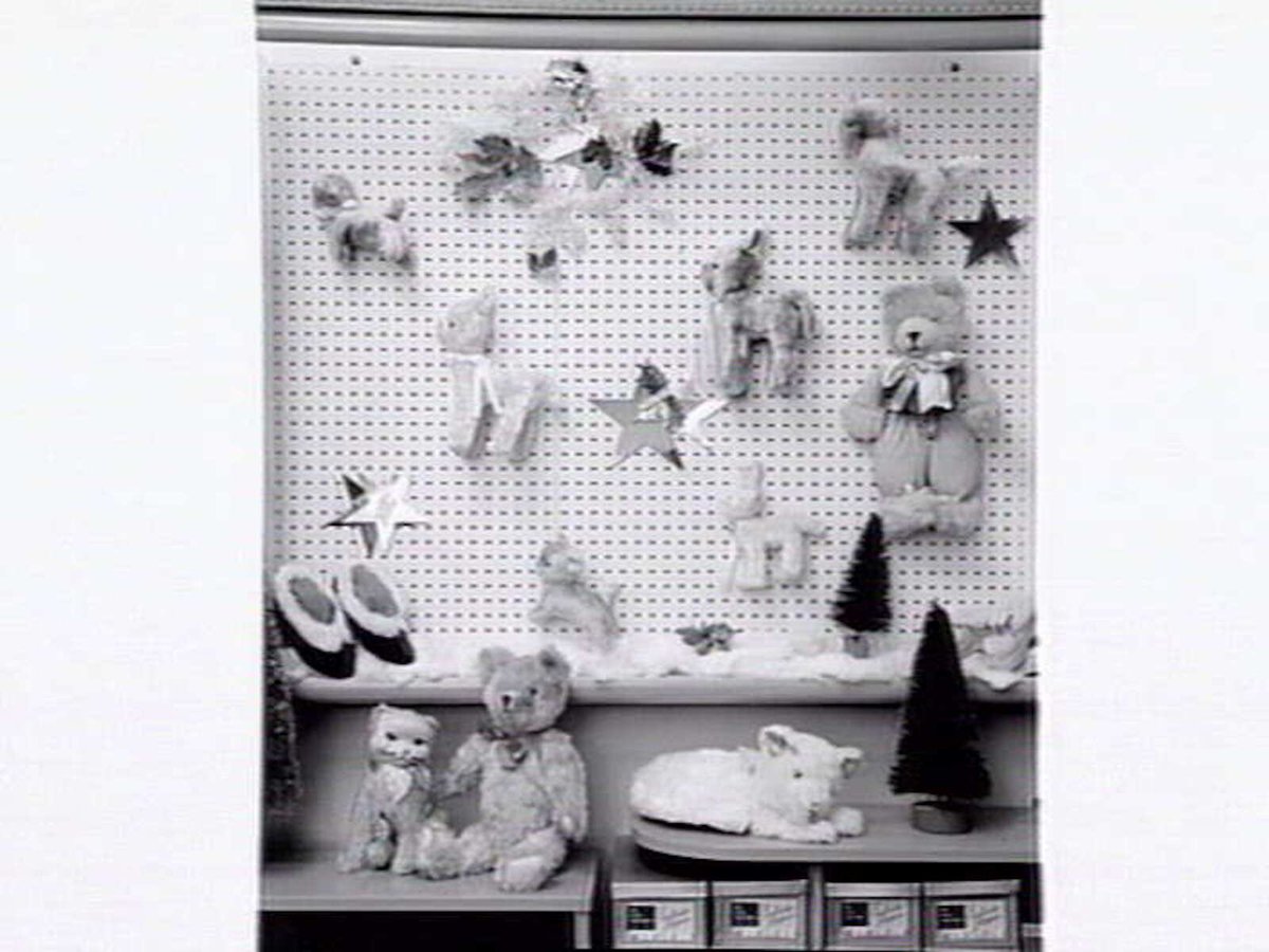 Real Home Comforts, 268 Collins St., window display, Melbourne City (1954)