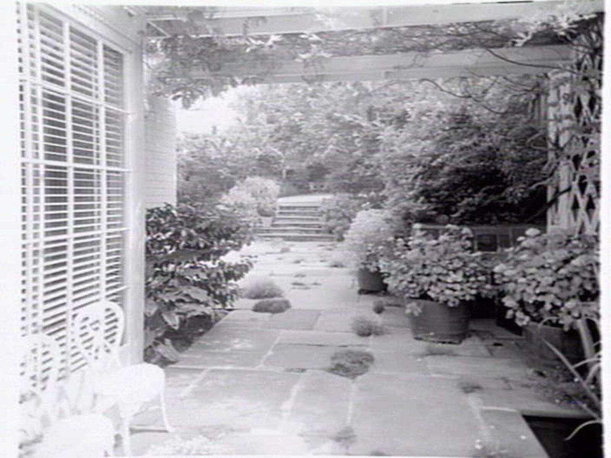 Residence of Dr. & Mrs. Dermer, 546 Toorak Rd., Toorak (1948)