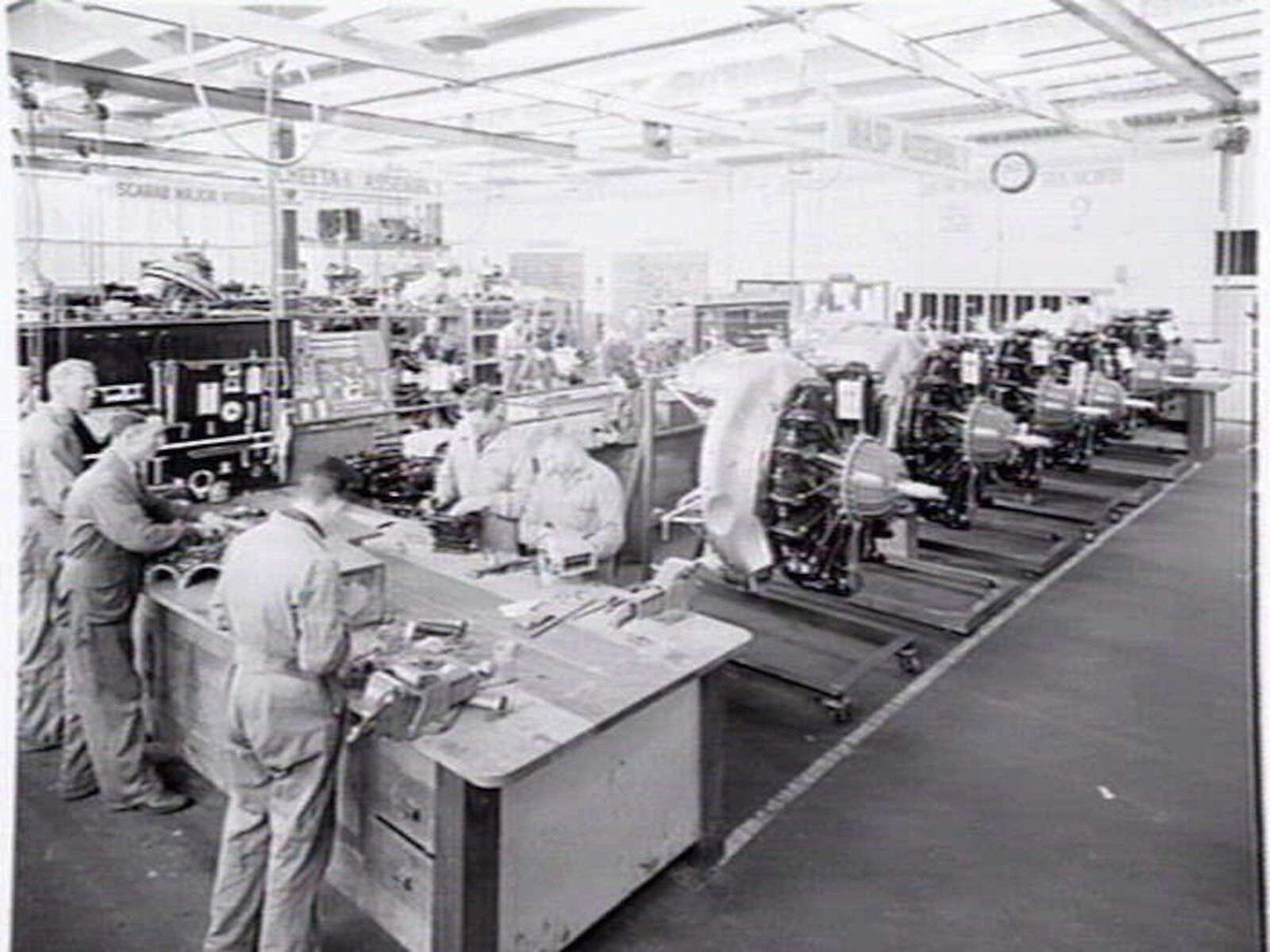 ANSETT ESSENDON involved in aircraft manufacture for war effort (1943?)