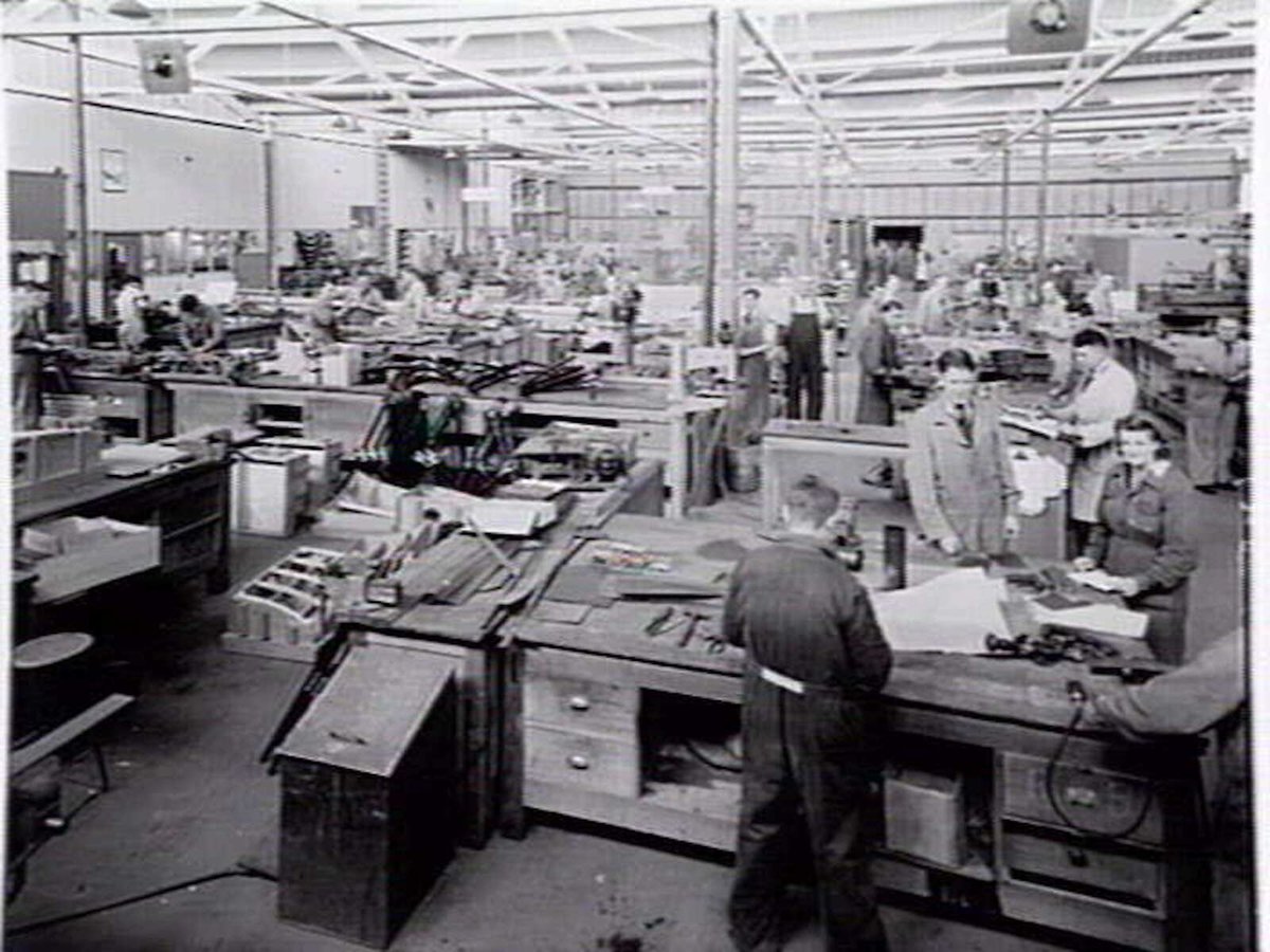 ANSETT ESSENDON involved in aircraft manufacture for war effort (1943?)