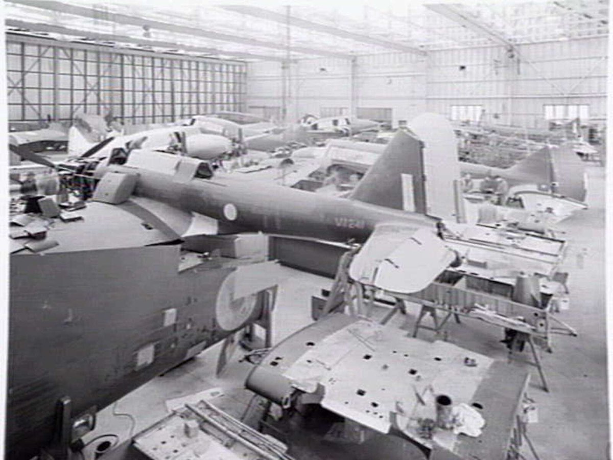 ANSETT ESSENDON involved in aircraft manufacture for war effort (c. 1943)
