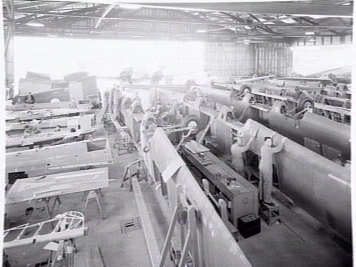ANSETT ESSENDON involved in aircraft manufacture for war effort (c. 1943)