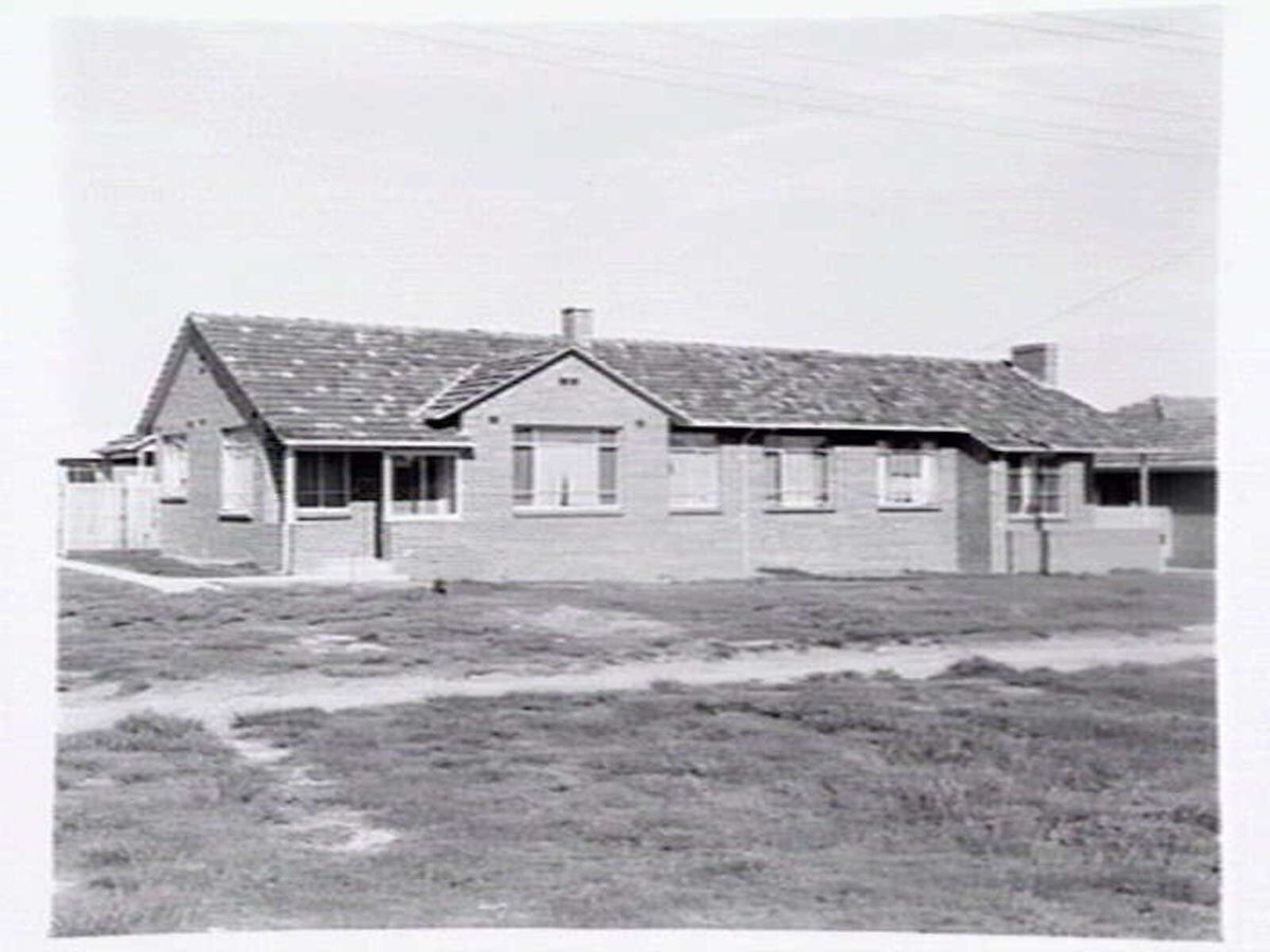 Castlefield Housing Estate in Hampton and East Brighton, designed by Housing Commission of Victoria, Brighton East (1946)