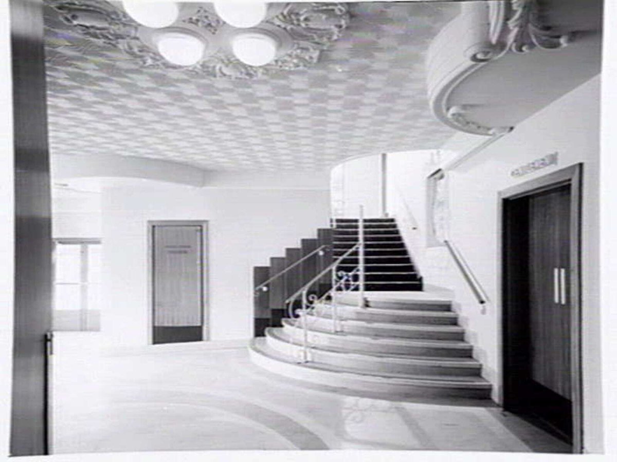 Exterior and interior of Hoyts Bentleigh picture theatre, corner of Centre Rd. and Nicholson St., Bentleigh (1948)