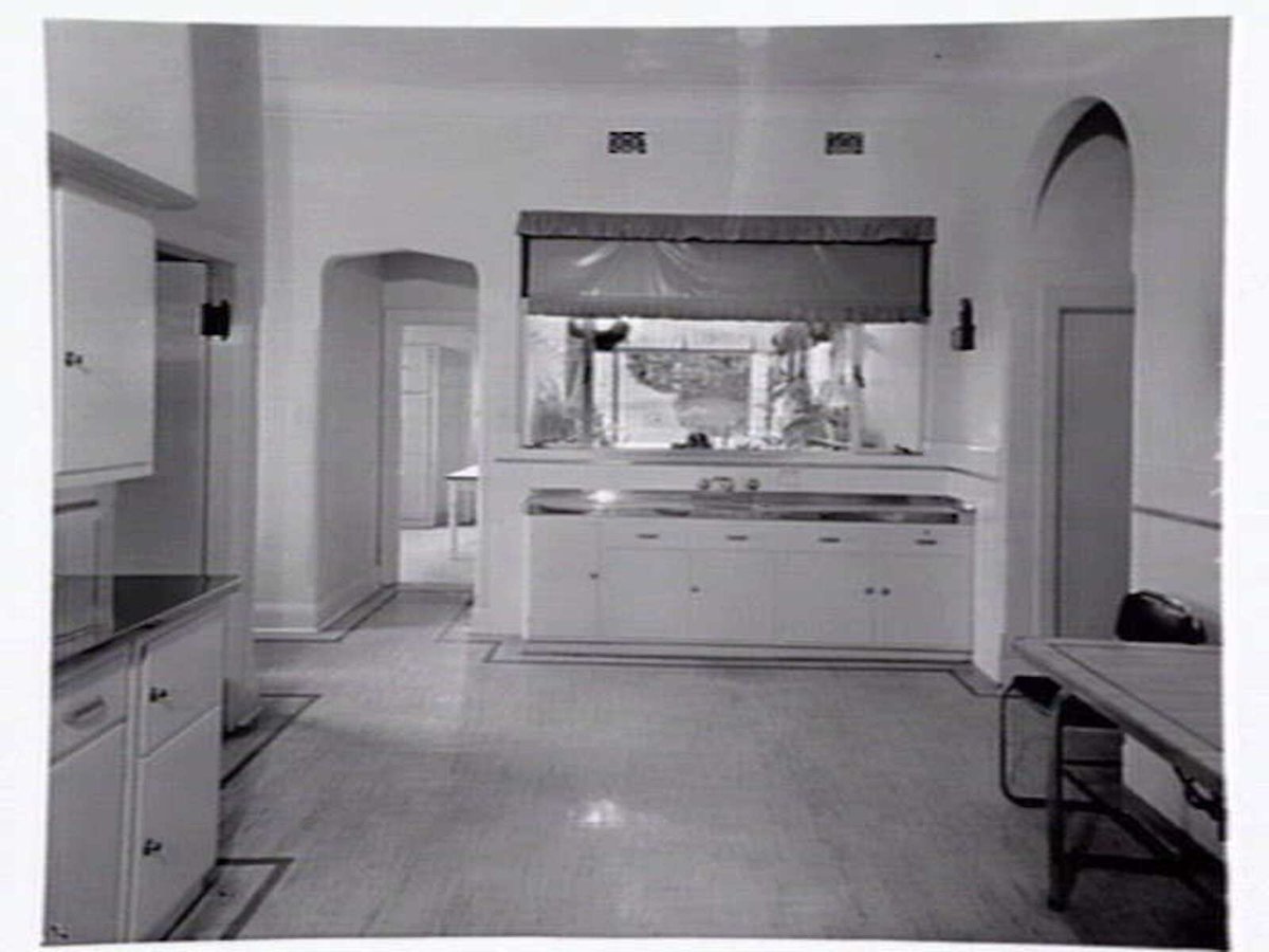 Substantial home, possibly owned by K.G. Luke, 38 Berkeley Street, Hawthorn, Vic (1941?)