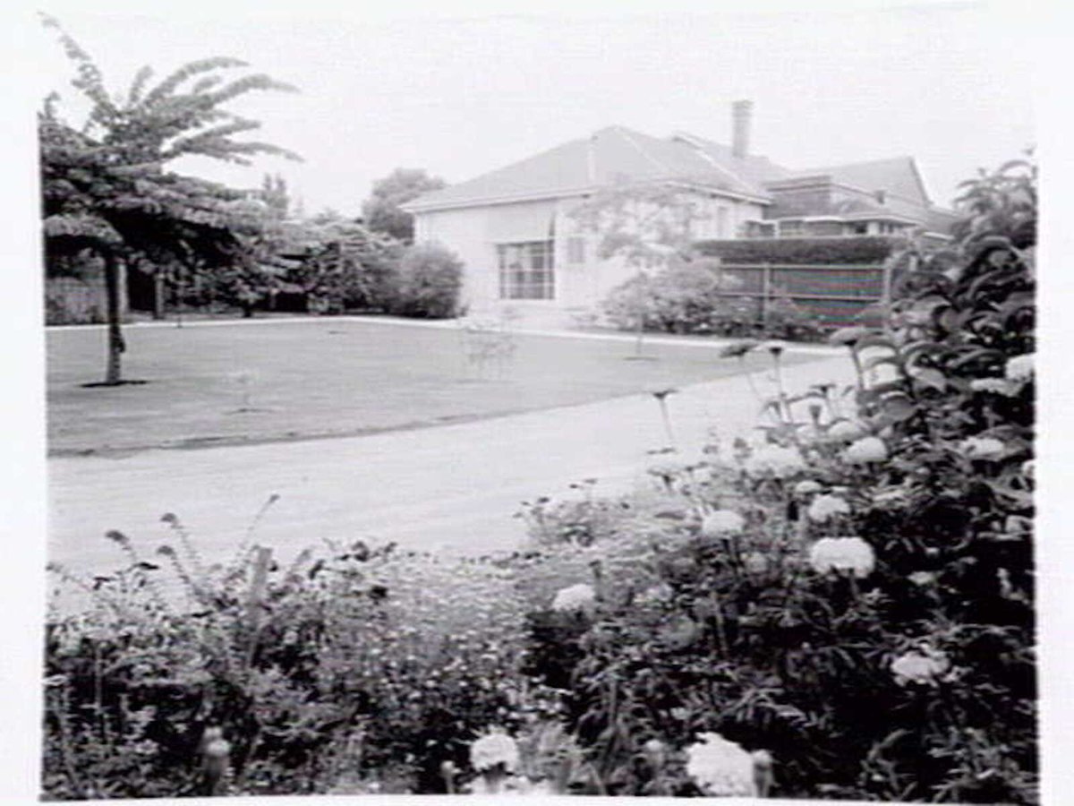 Substantial home, possibly owned by K.G. Luke, 38 Berkeley Street, Hawthorn, Vic (c. 1941)