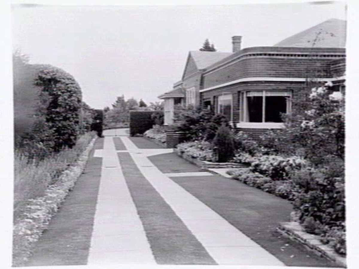 Substantial home, possibly owned by K.G. Luke, 38 Berkeley Street, Hawthorn, Vic (1941?)