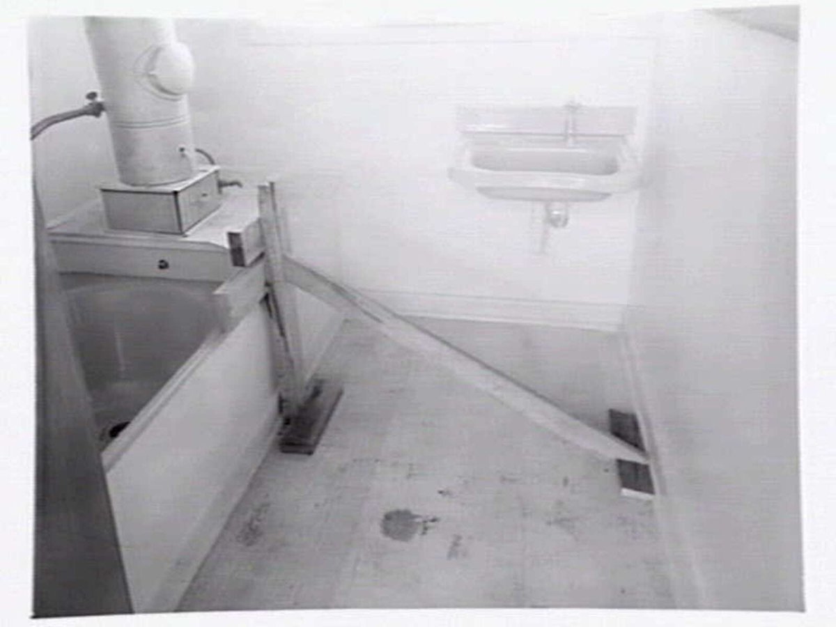Housing Commission of Victoria pre-fabricated timber houses, showing construction in kitchen, bathroom and laundry, transfer of sections to building sites and positioning of houses on blocks at Sandringham Estate (1949)