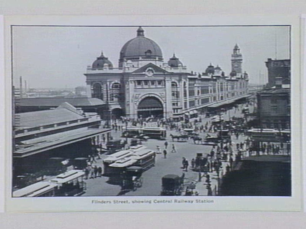Melbourne Folding Souvenir Card, Port Melbourne (c. 1912)