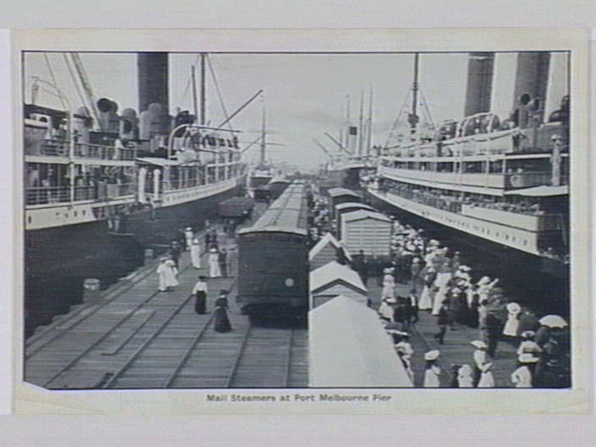 Melbourne Folding Souvenir Card, Port Melbourne (c. 1912)