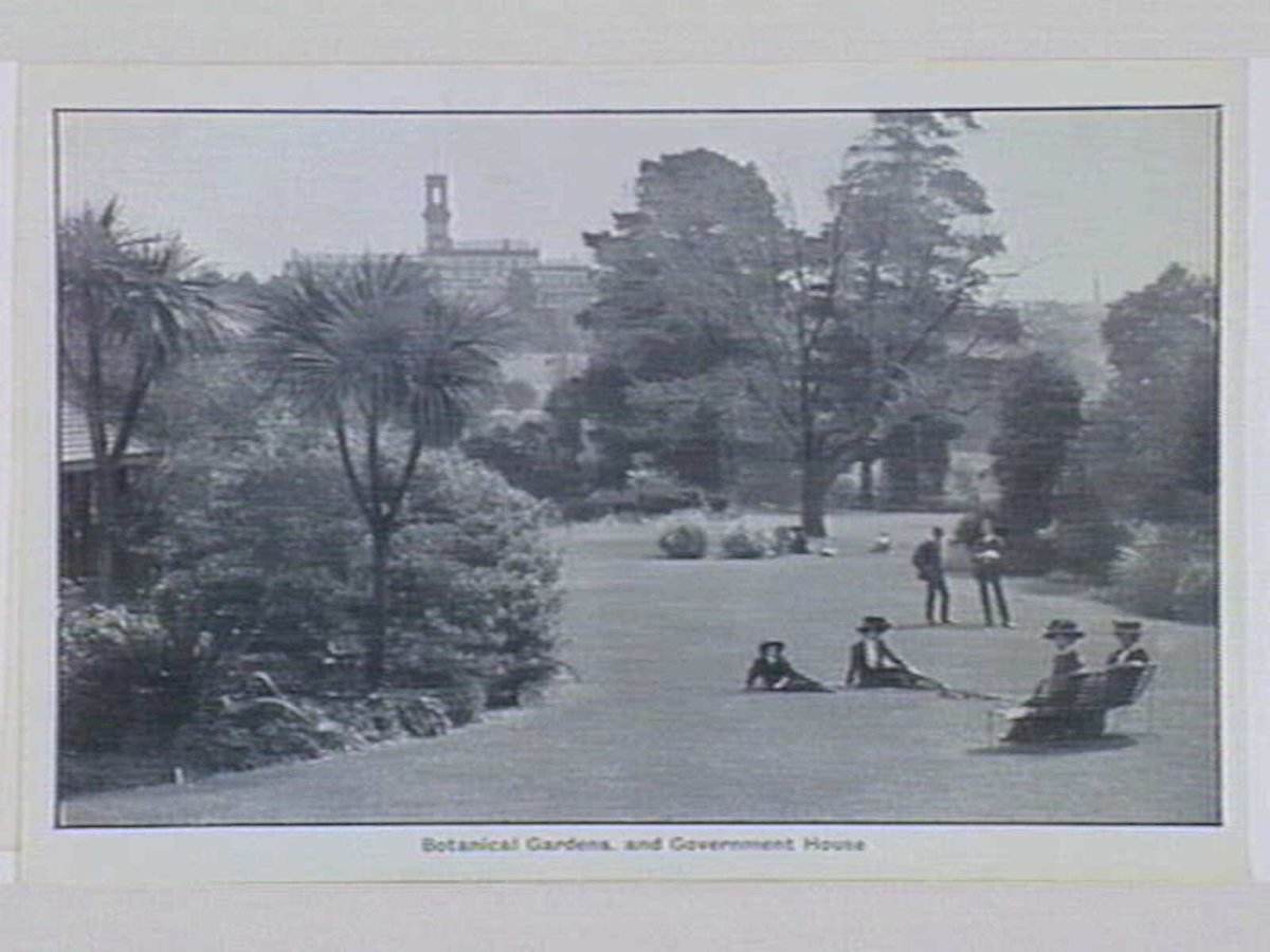 Melbourne Folding Souvenir Card, Port Melbourne (c. 1912)