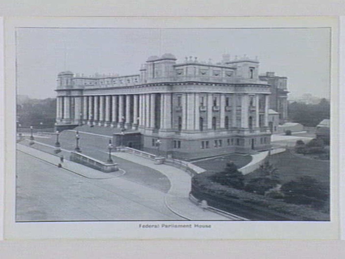 Melbourne Folding Souvenir Card, Port Melbourne (1912)