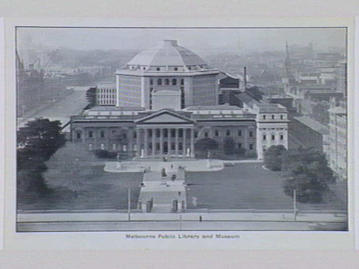 Melbourne Folding Souvenir Card, Port Melbourne (c. 1912)