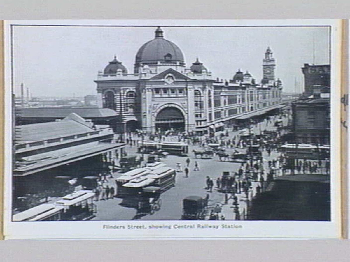Melbourne Folding Souvenir Card, Port Melbourne (c. 1912)