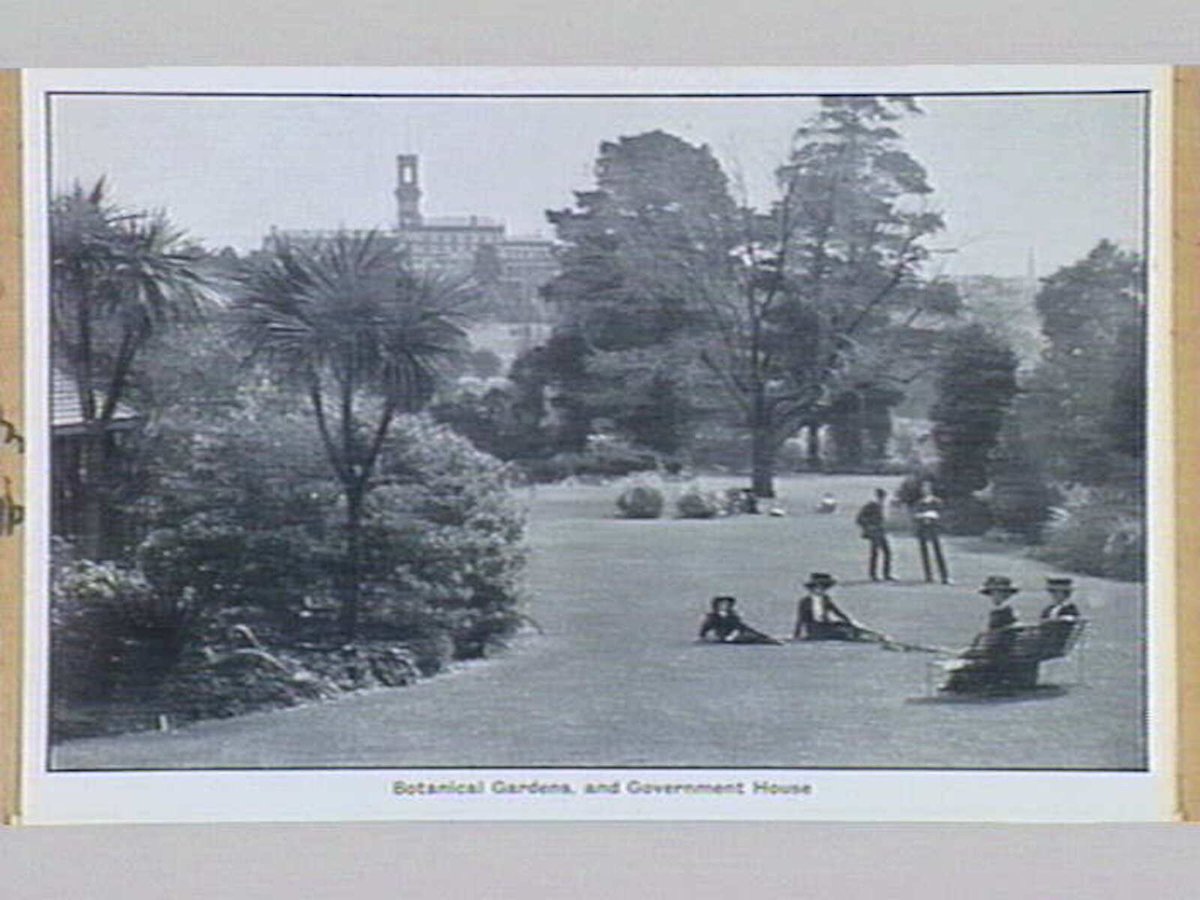 Melbourne Folding Souvenir Card, Port Melbourne (c. 1912)
