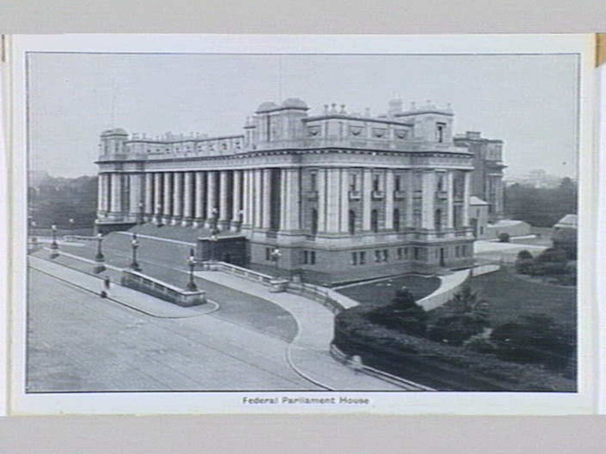 Melbourne Folding Souvenir Card, Port Melbourne (c. 1912)