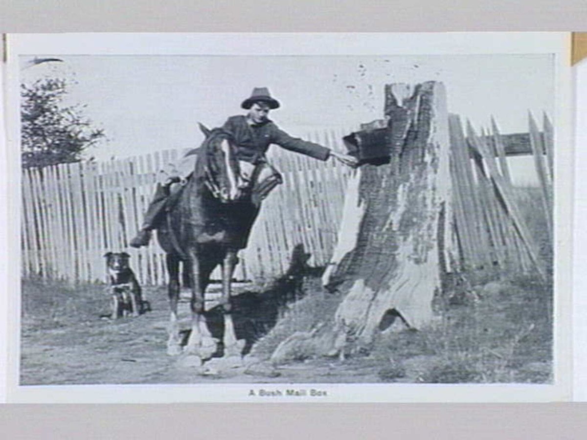 Melbourne Folding Souvenir Card, Port Melbourne (1912)