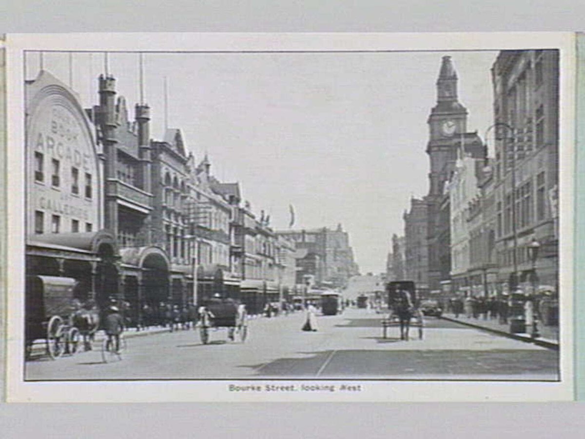 Melbourne 17 City and Country Scenes Folding Souvenir Card, Port Melbourne (c. 1920)