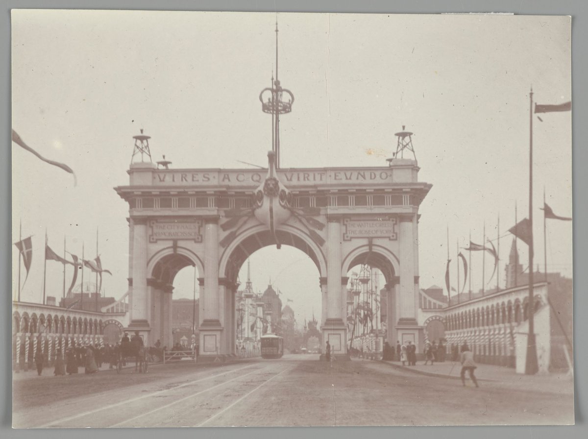 Princes Bridge, decorated in honour of the tour of the Duke and Duchess of York and Cornwall, Melbourne City (1901)