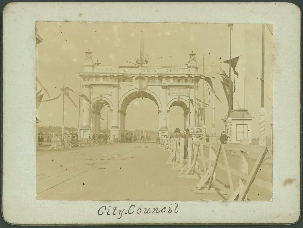 Decorative arches erected for the visit of the Duke and Duchess of Cornwall and Edward VII's coronation, Melbourne, Vic (1901–02)