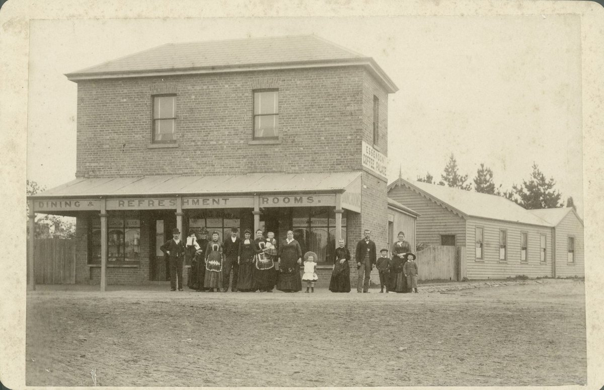 [Group of people standing outside the Essendon Coffee Palace], Melbourne City (1890–1900)