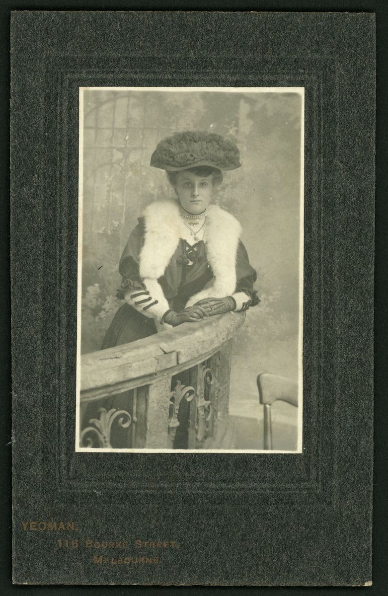 Portrait photograph of woman by Yeoman of 116 Bourke Street, Melbourne, Melbourne City (1889–1900)