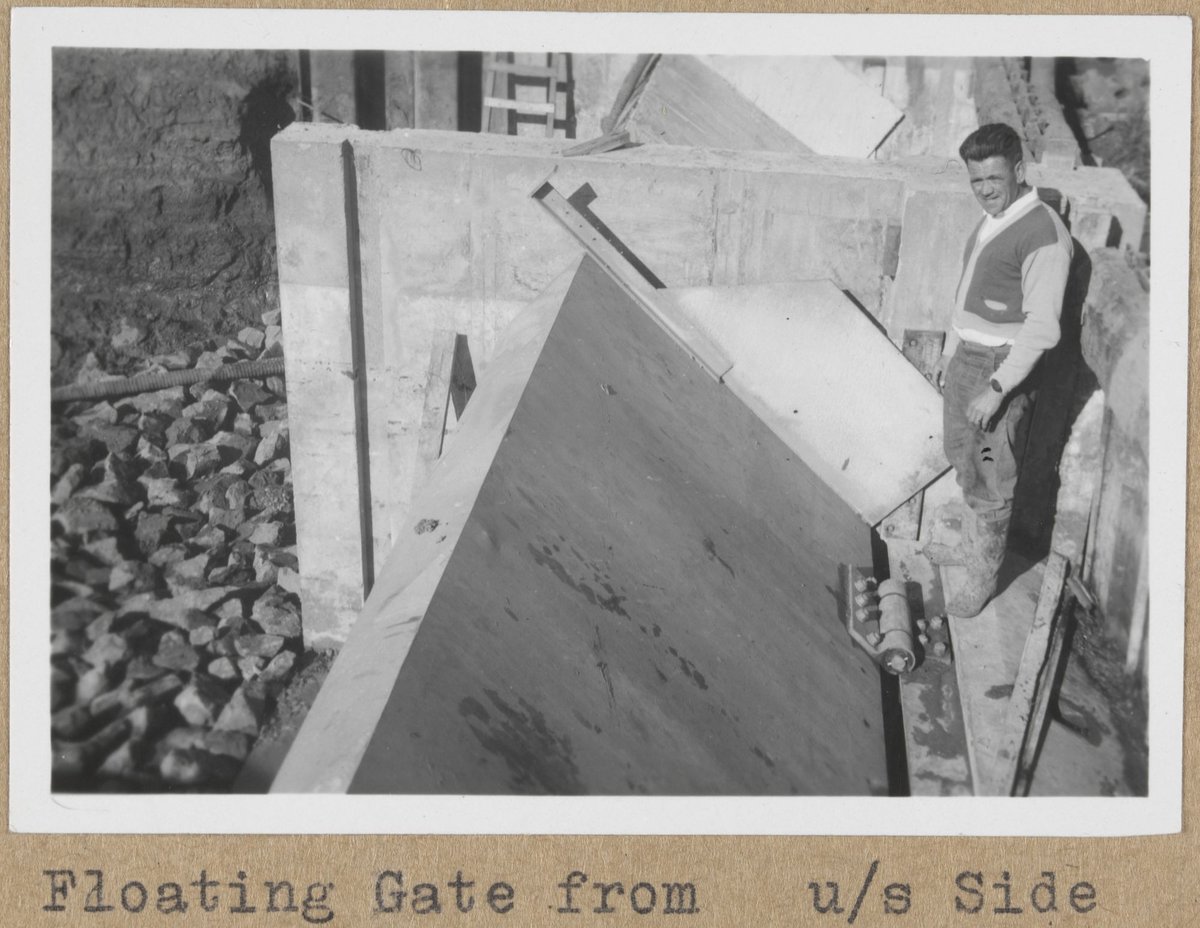 "Floating gates at Barwon River breakwater, Wadsleys drain occupation crossing, Carrum drainage district, Eildon training course" (1959?)