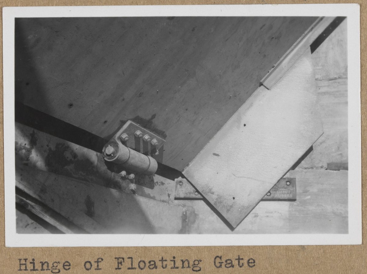 "Floating gates at Barwon River breakwater, Wadsleys drain occupation crossing, Carrum drainage district, Eildon training course" (1959?)