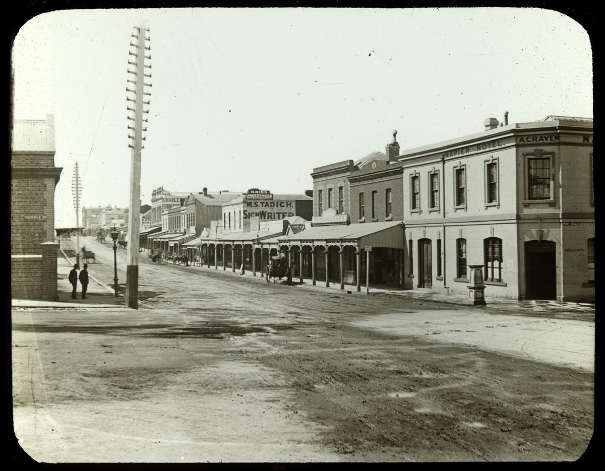 [Napier Hotel] Bridge Road, Richmond (c. 1900)