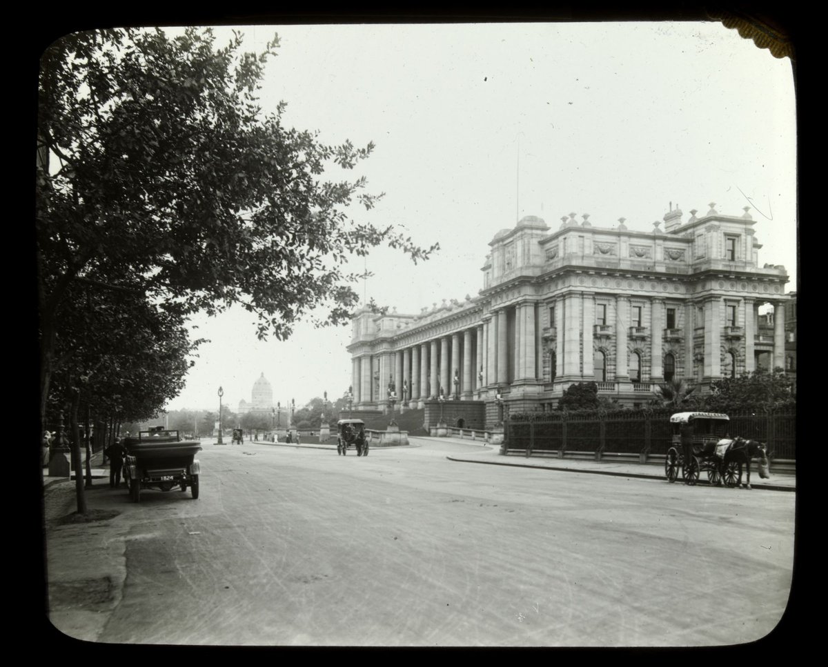 Parliament House [looking up Spring St.], East Melbourne (1900–25)