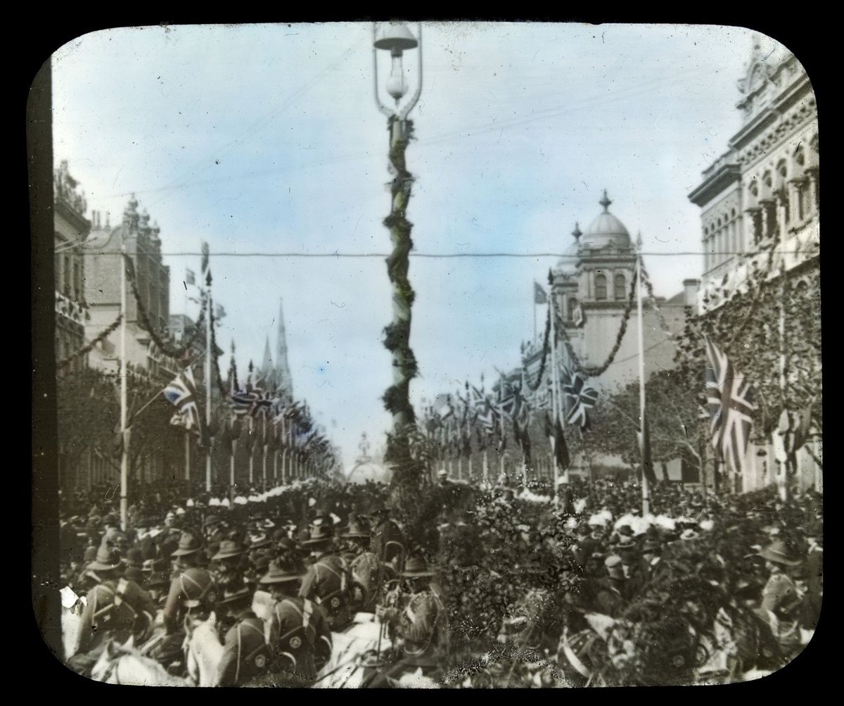 Street crowded for visit of Edward VII to Melbourne (1901)