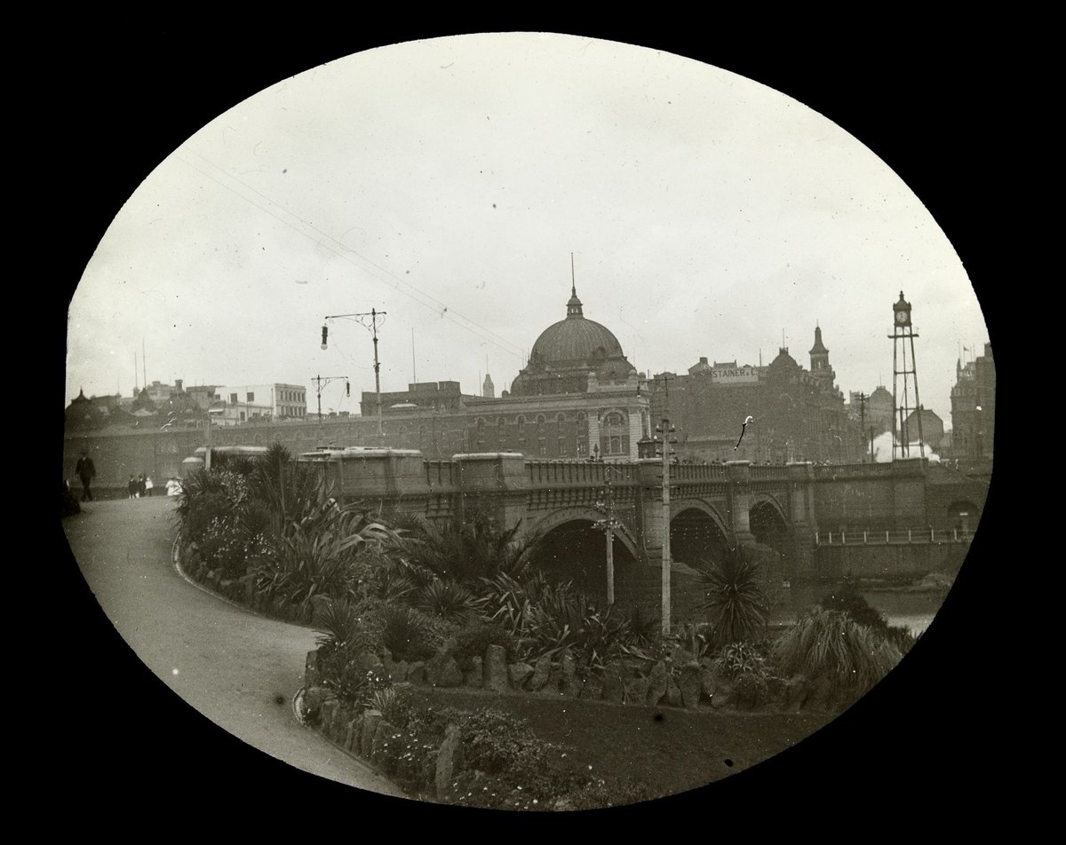 Princes Bridge viewed from Alexandra Gardens on south side of the Yarra River, Melbourne, Melbourne City (1909)