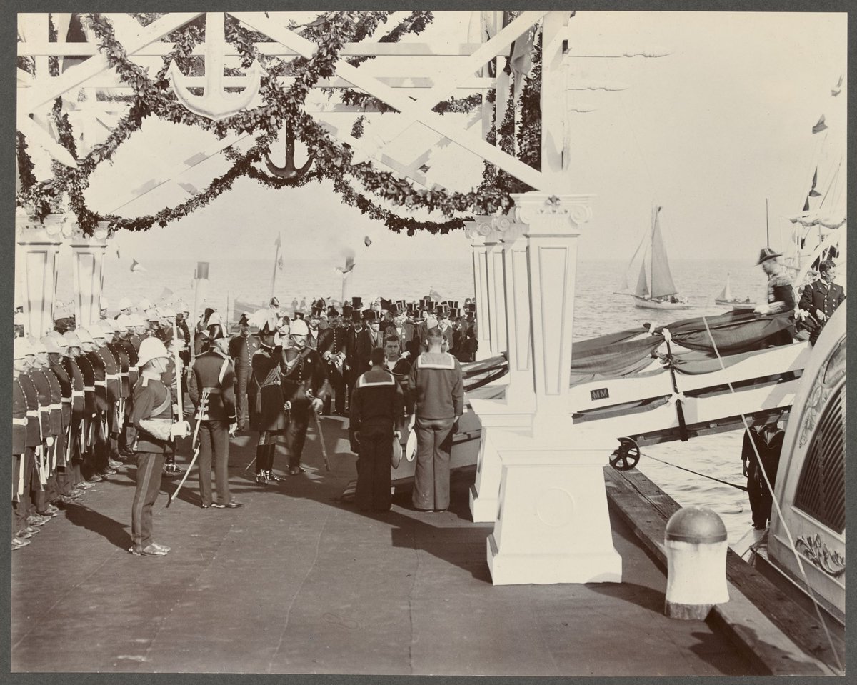 Landing of Their Royal Highnesses The Duke and Duchess of Cornwall and York at the St. Kilda Pier, 6th May, 1901. RECEPTION BY HIS EXCELLENCY THE GOVERNOR-GENERAL, St Kilda