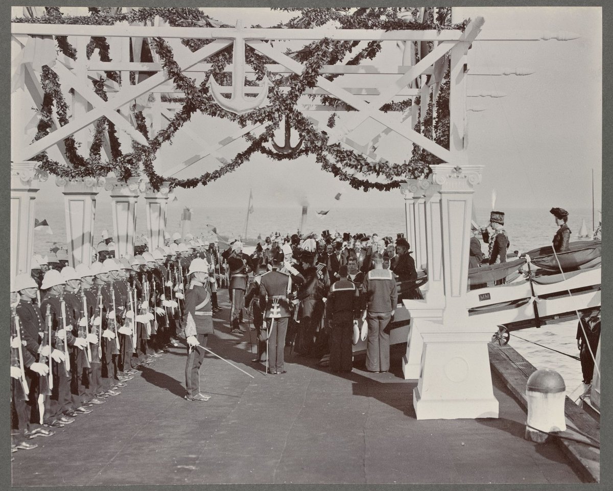 Landing of Their Royal Highnesses The Duke and Duchess of Cornwall and York at the St. Kilda Pier, 6th May, 1901. WELCOME BY THE PRIME MINISTER, THE PREMIER OF VICTORIA, AND OTHER MINISTERS AND OFFICIALS, St Kilda