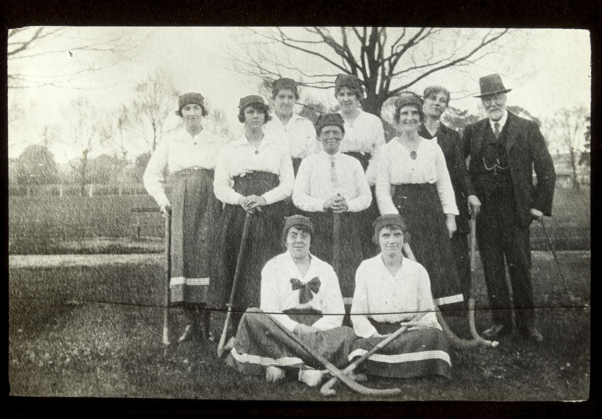 Group portrait of hockey team taken at Albert Park (c. 1909)