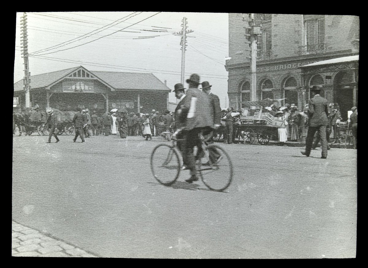 Swanston Street [at intersection with Flinders St. showing station and Prince's Bridge Hotel], Melbourne City (1900–05)