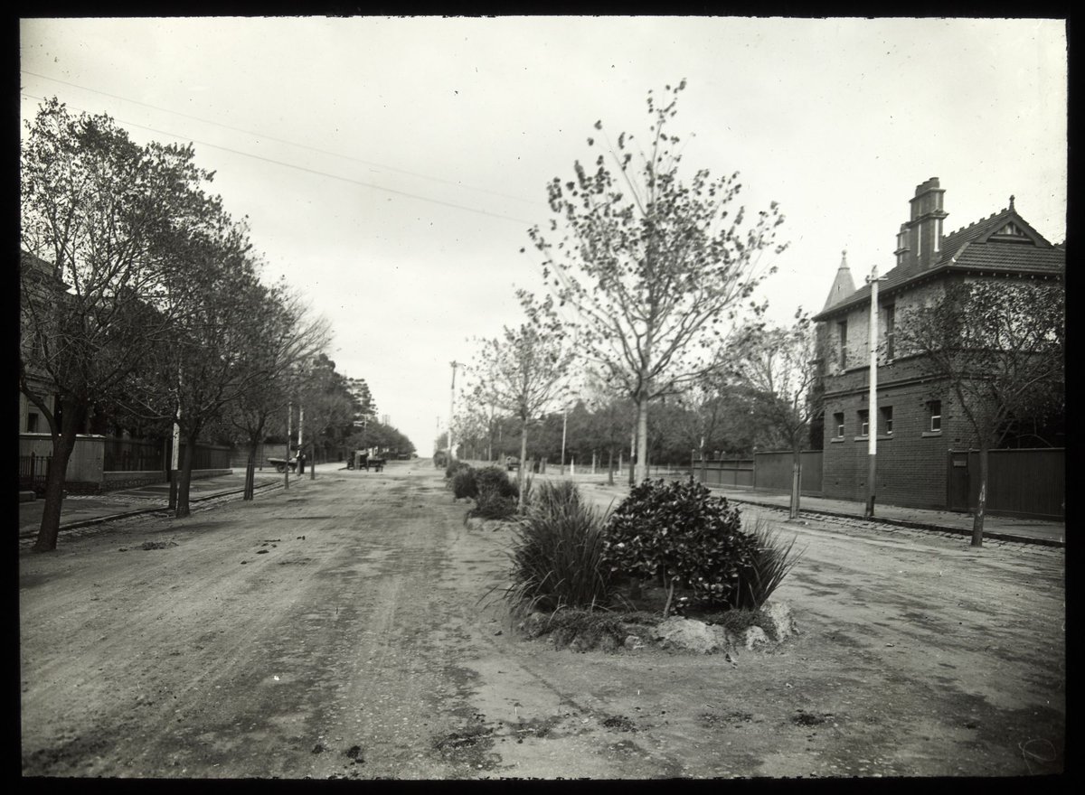 Clarendon Street, East Melbourne (c. 1910)