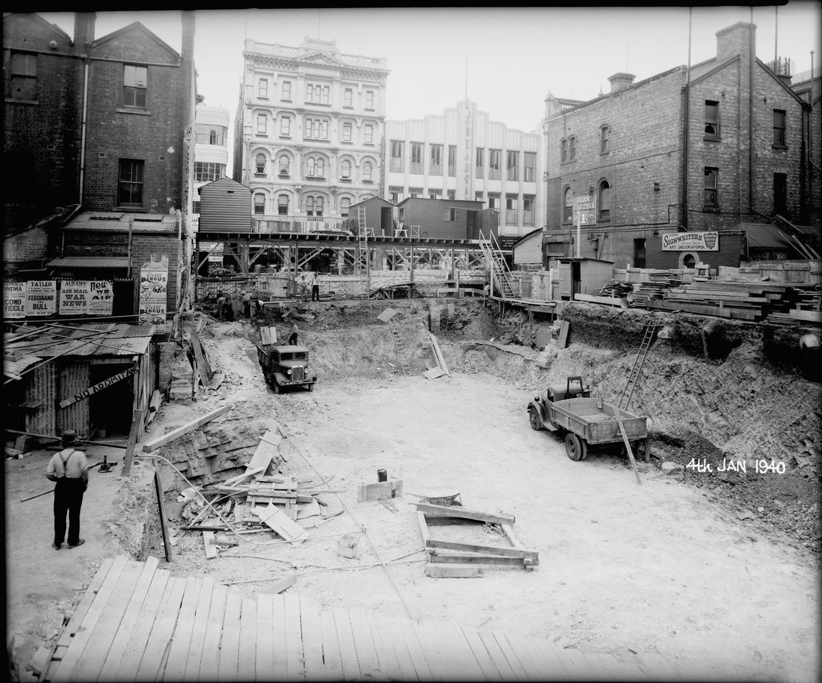 Clearing the site of the Old Bijou Theatre for the construction of the Commonwealth Bank at 219-225 Bourke St., Melbourne, Melbourne City (1940)