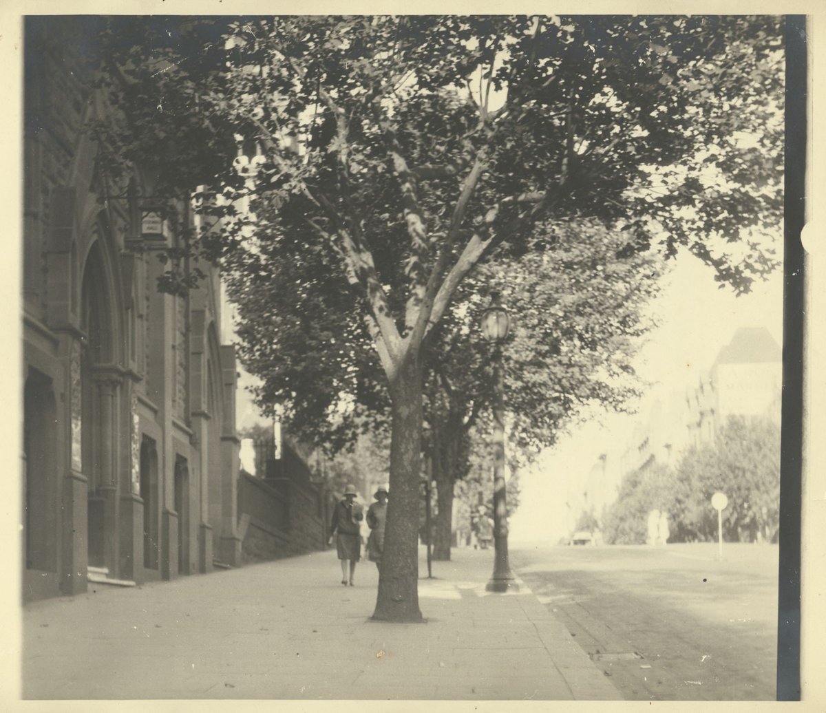 Near Scots Church Collins St. [Melbourne], Melbourne City (c. 1922)