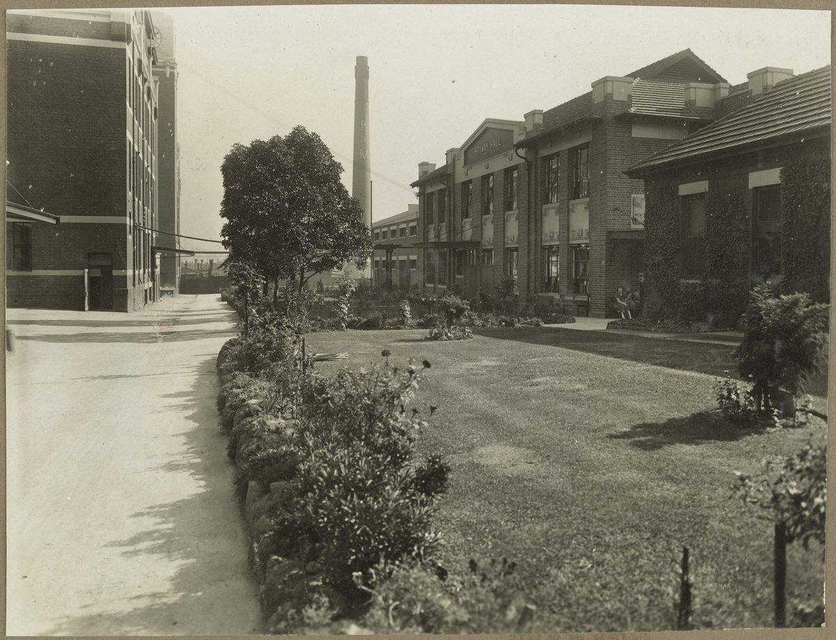 Garden and lawns at Bryant & May, Richmond (1924–33)