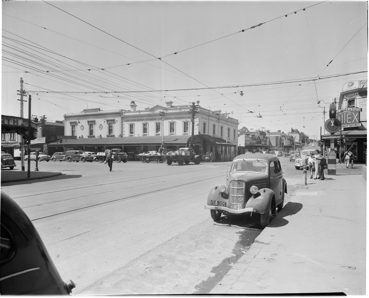 Intersection of Bridge Rd. and Church St., Richmond, with Vine Hotel and Alexander's on corners (c. 1949)