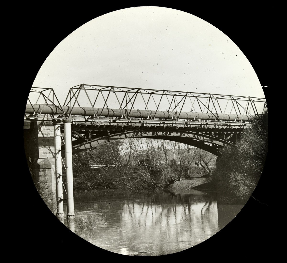 Aqueduct on the Yarra River (1909)