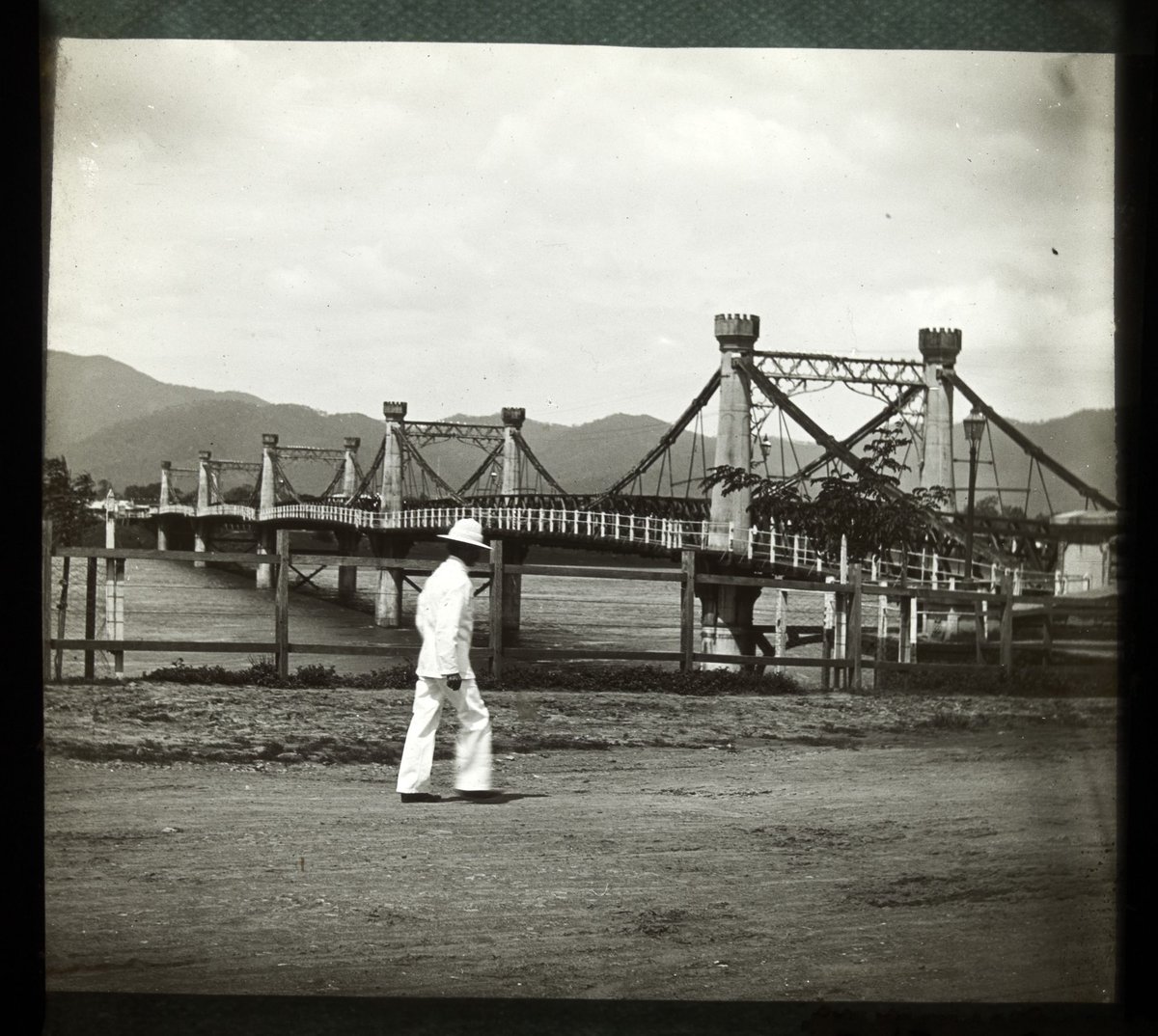 Fitzroy Bridge, Rockhampton (c. 1900)