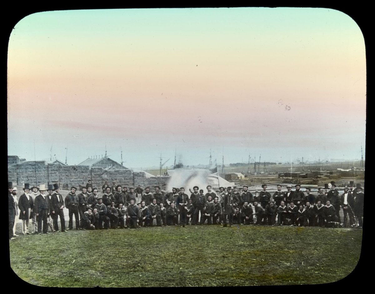 [Expedition party outside Victoria Barracks, Melbourne], Melbourne City (1898–1906)