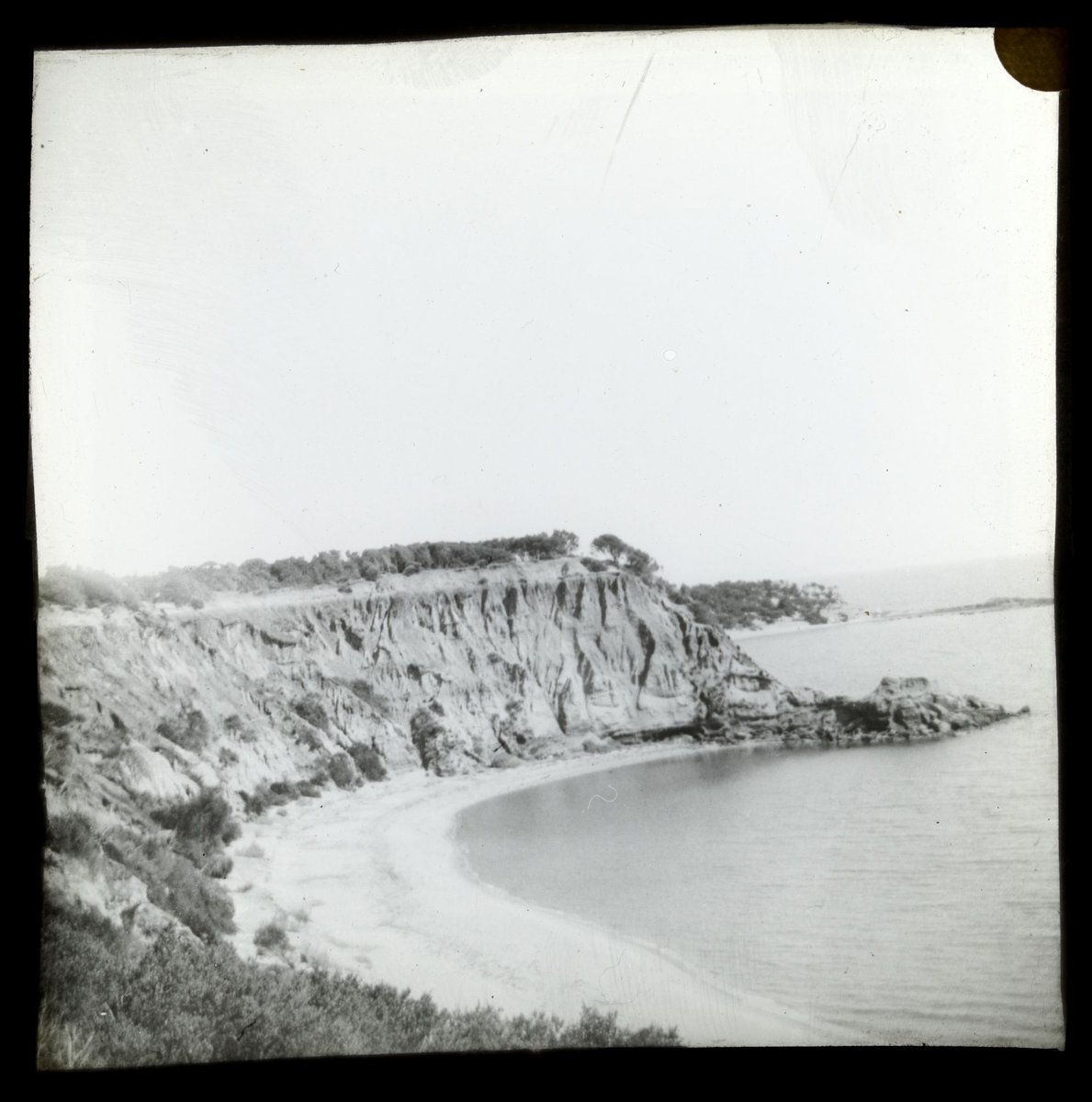 Beach and cliff at Black Rock (c. 1910)
