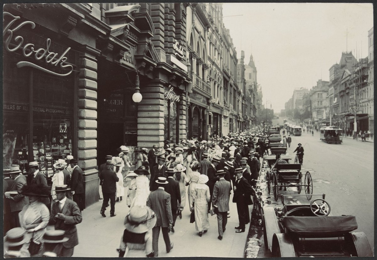 [Collins Street showing the entrance to the Block Arcade], Melbourne City (1913–14)