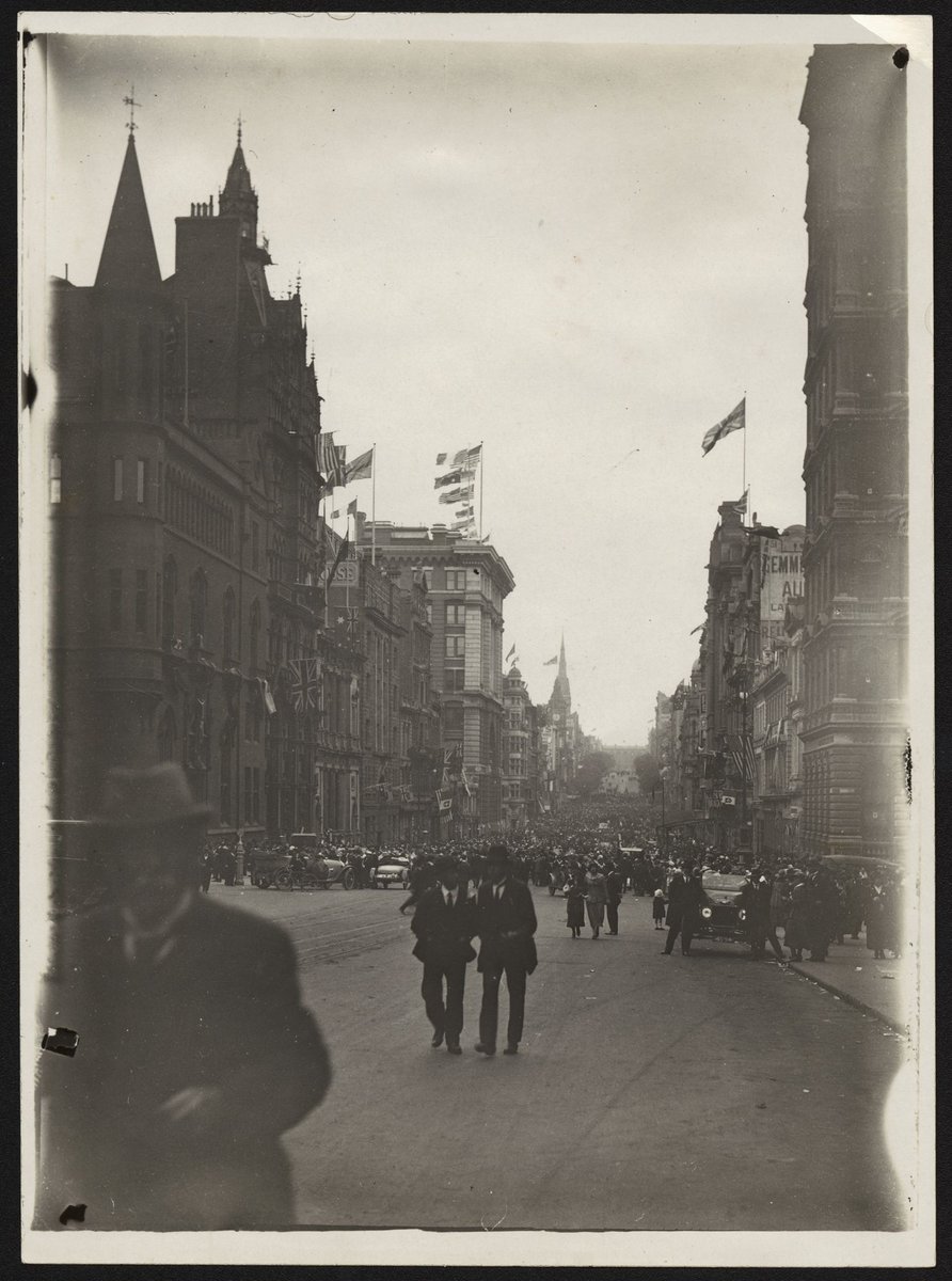 View of Collins Street, looking across Queen Street, Melbourne City (1918)