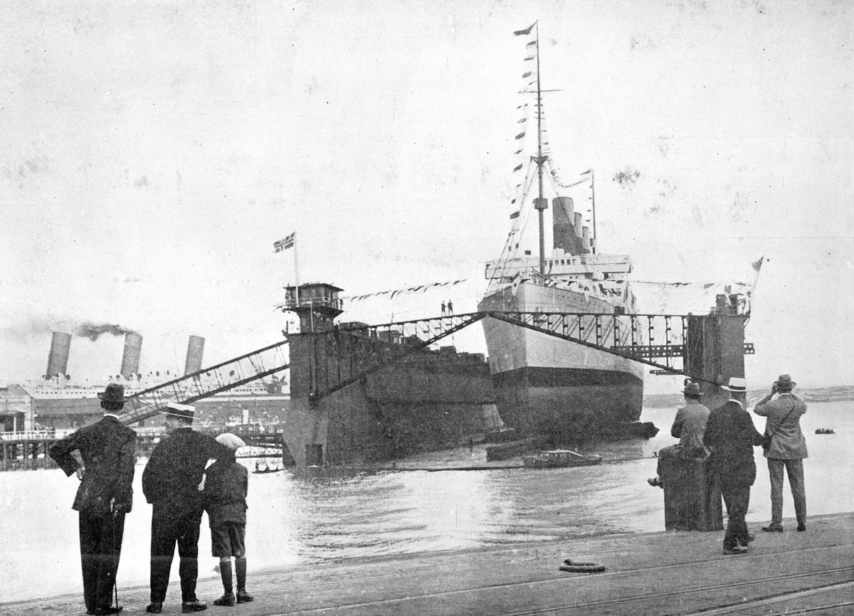 LOONGANA. : Melbourne 1.. tons. Built at Dumbarton 1904. First turbine steamer to cross the equator (1904–46)
